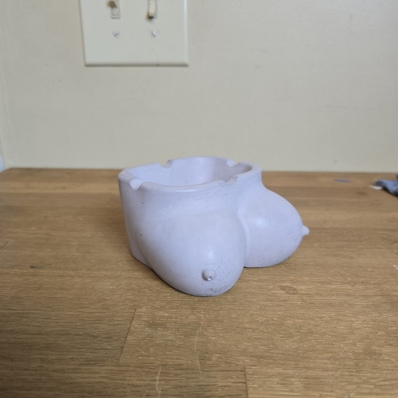 Cigarette Father's Day Gift Holder Ash Tray Abstract Holder Boobs Breast 1 pc - Picture 2 of 11